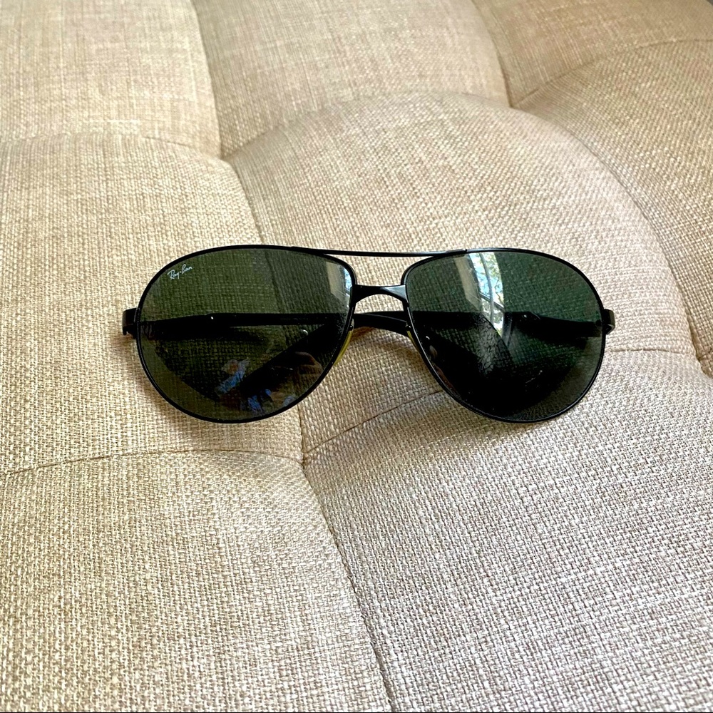 Ray-Ban aviators all black